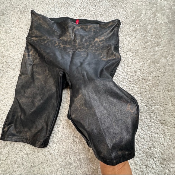 Spanx Faux Leather Leopard Print Black Bike Shorts. Medium FLAW - Picture 5 of 12